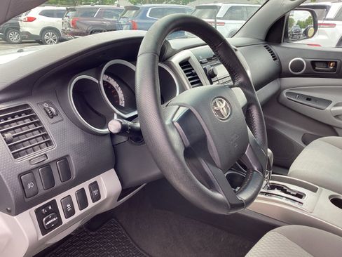 Used 2012 Toyota Tacoma 4x4 Access Cab V6 w/ SR5 Pkg image 11
