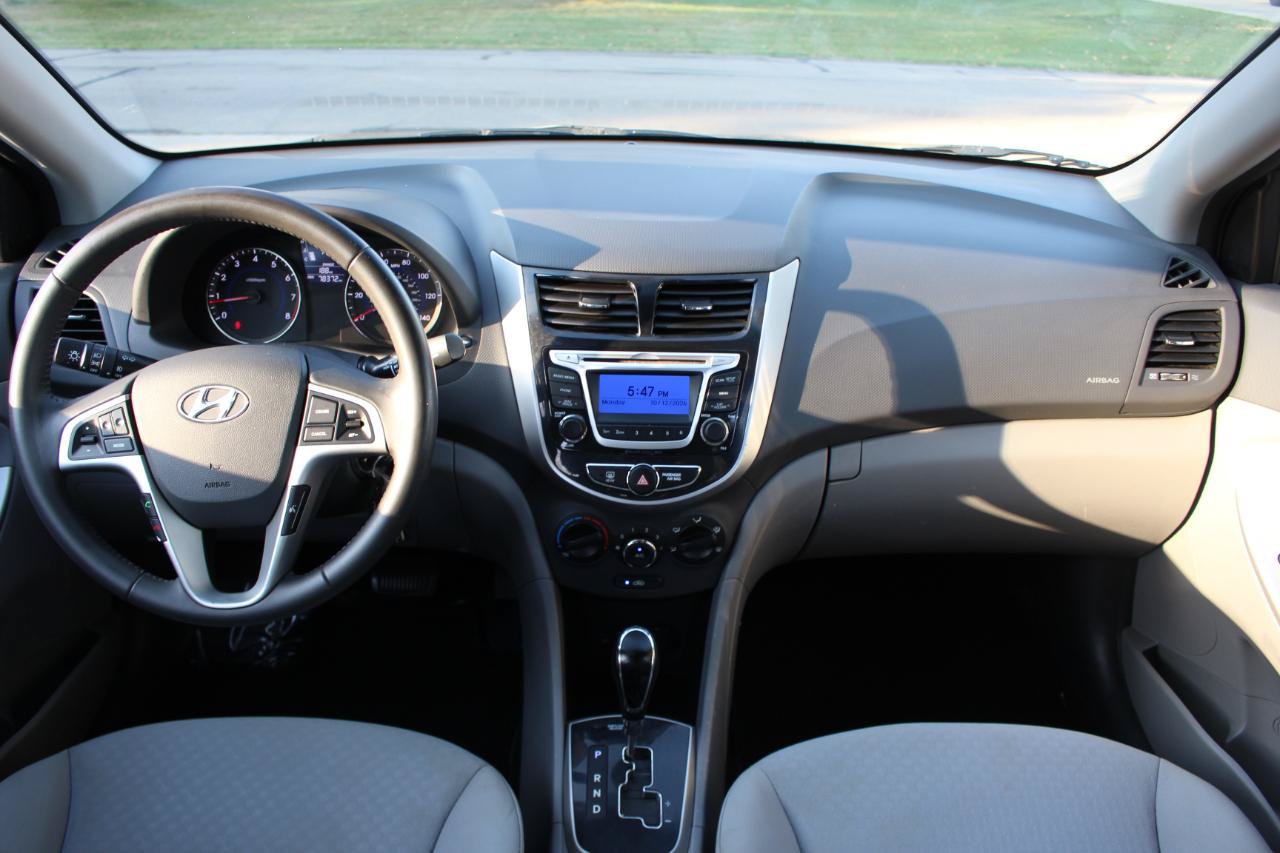 Used 2014 Hyundai Accent SE FWD image 26