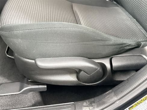 Used 2013 MAZDA MAZDA3 i Sport FWD image 25