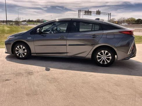 Used 2020 Toyota Prius Prime Limited image 4
