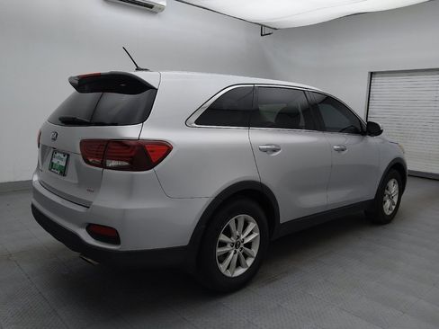 Used 2019 Kia Sorento FWD image 9