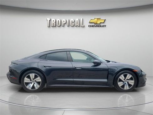 Used 2023 Porsche Taycan image 5