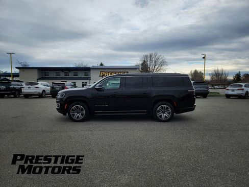 Used 2024 Jeep Wagoneer L Series II w/ Flexible Seating Group AWD/4WD image 4