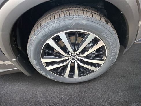 New 2025 Nissan Pathfinder Platinum image 4