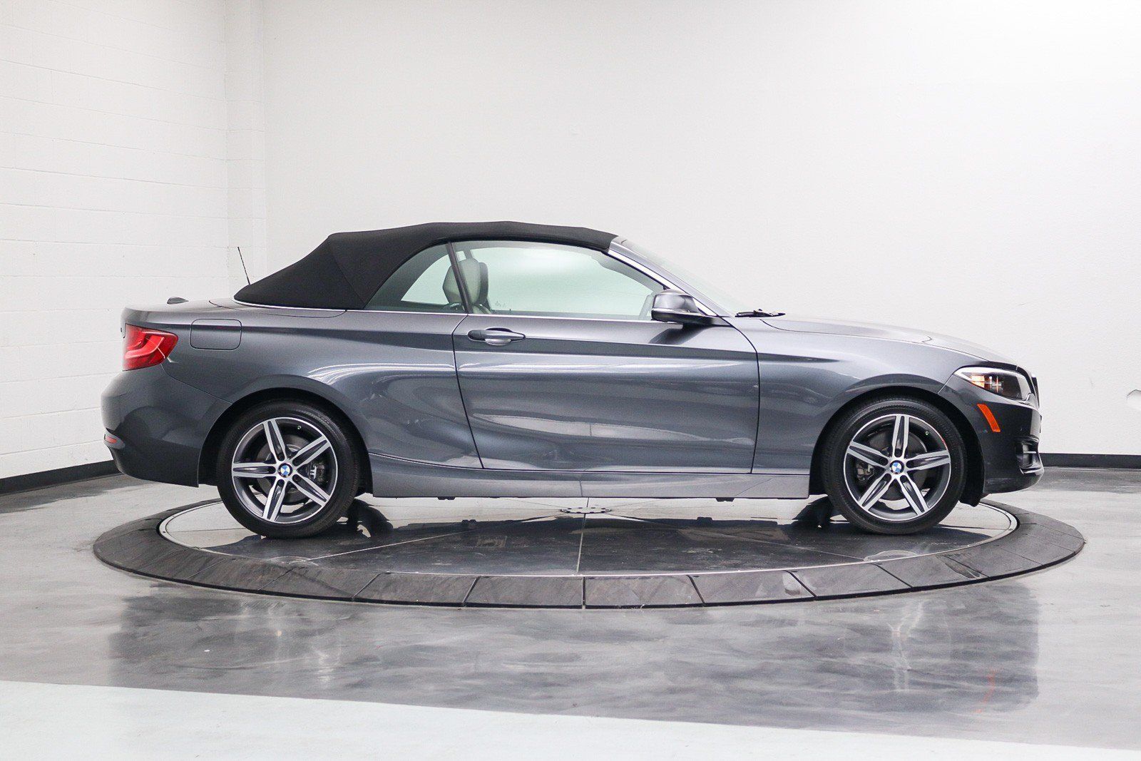 Used 2017 BMW 230i Convertible RWD image 11