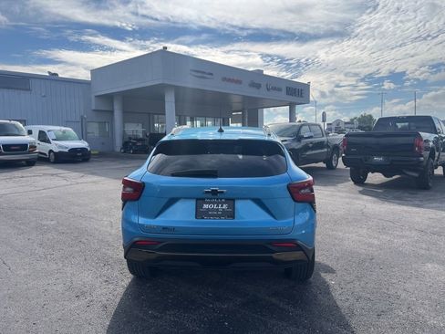 Used 2025 Chevrolet Trax ACTIV w/ Sunroof Package image 4