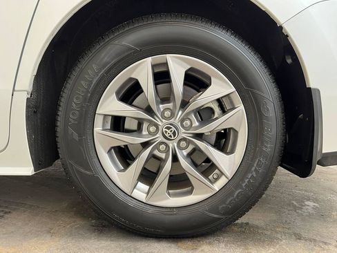 Used 2022 Toyota Sienna XLE w/ XLE Plus Package FWD image 34