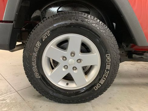 Used 2013 Jeep Wrangler Sport AWD/4WD image 9