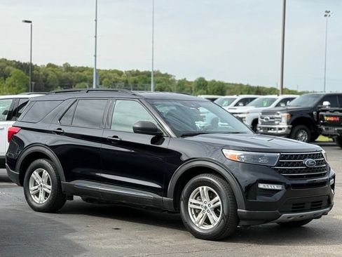 Used 2020 Ford Explorer XLT w/ Equipment Group 202A AWD/4WD image 36