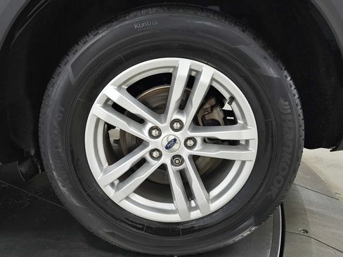 Used 2021 Ford Explorer XLT w/ Class III Trailer Tow Package AWD/4WD image 13