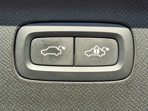 Used 2020 Volvo XC90 T6 Inscription w/ Protection Package Premier image 12