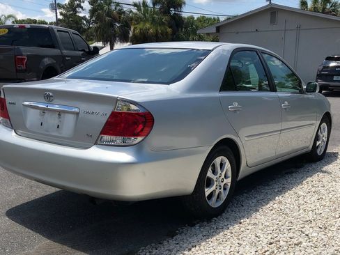 Used 2006 Toyota Camry XLE FWD image 3
