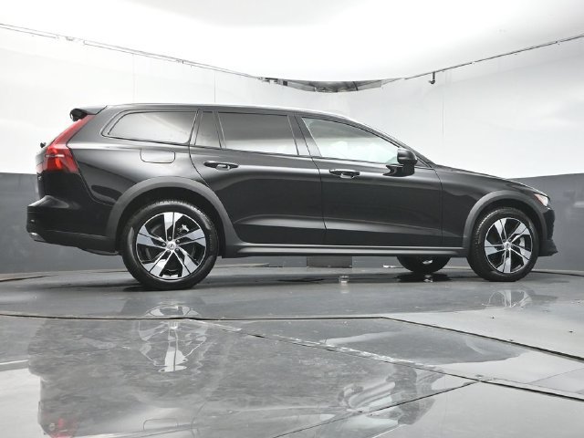 Used 2025 Volvo V60 B5 Cross Country Plus AWD/4WD image 40