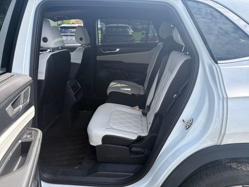 Used 2024 Volkswagen Atlas Cross Sport SEL Premium R-Line AWD/4WD image 24