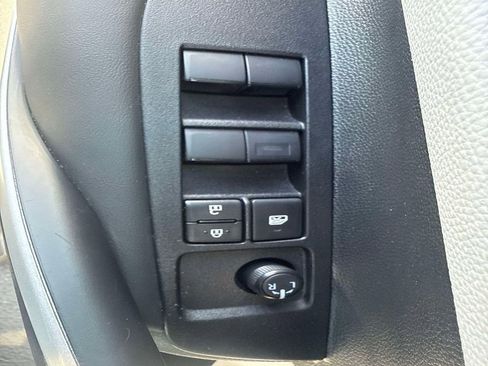 Used 2025 Toyota Corolla SE image 16