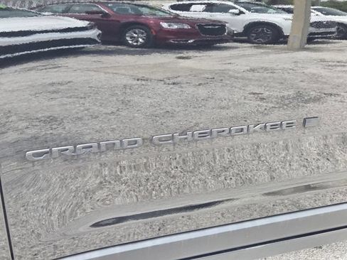Certified 2024 Jeep Grand Cherokee Altitude RWD image 12