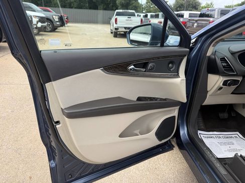 Used 2019 Lincoln Nautilus Reserve FWD image 8
