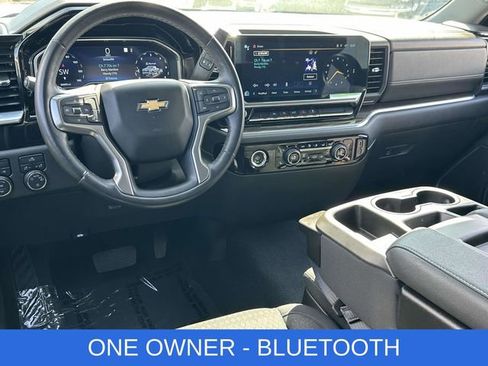Used 2022 Chevrolet Silverado 1500 LT AWD/4WD image 2