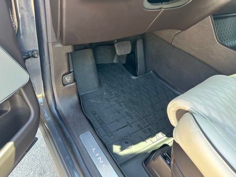 Used 2022 Lincoln Aviator Black Label w/ Dynamic Handling Package AWD/4WD image 36