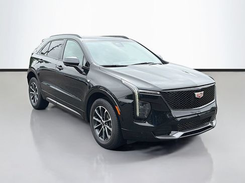 Used 2025 Cadillac XT4 Sport w/ Technology Package FWD image 3