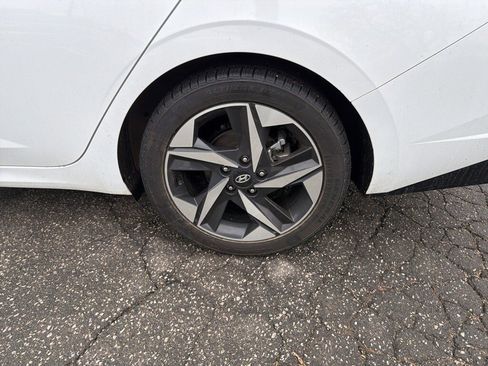 Certified 2022 Hyundai Elantra Limited image 13