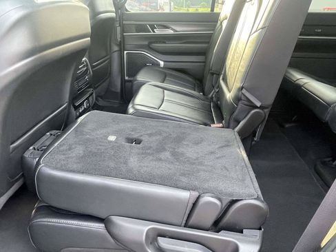 Used 2024 Jeep Wagoneer L Series II w/ Flexible Seating Group AWD/4WD image 14