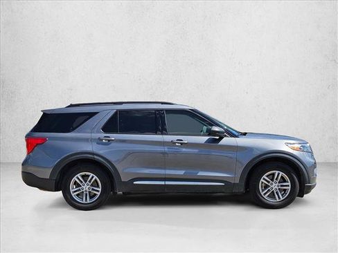 Used 2021 Ford Explorer XLT RWD image 4