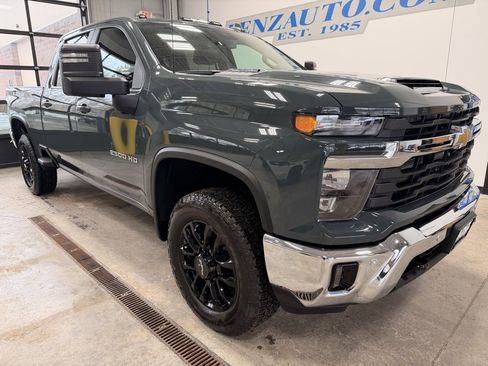 Used 2025 Chevrolet Silverado 2500 LT image 2