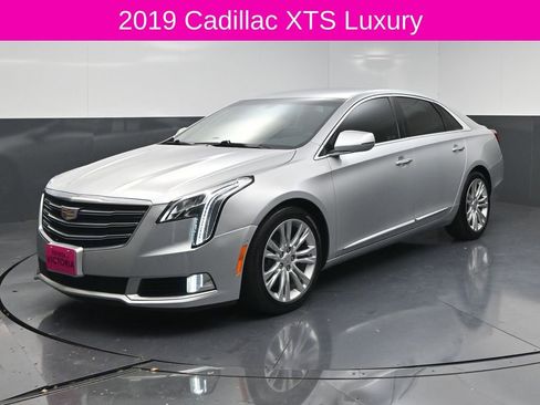 Used 2019 Cadillac XTS Luxury FWD image 2