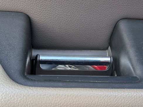 Used 2019 Ford Expedition XLT w/ Equipment Group 202A AWD/4WD image 28