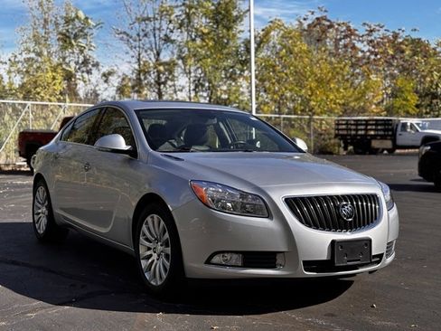 Used 2012 Buick Regal Premium image 2