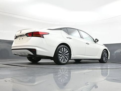 Used 2025 Nissan Altima 2.5 SV FWD image 35
