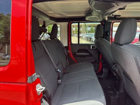 Used 2024 Jeep Wrangler Unlimited Sahara AWD/4WD image 32