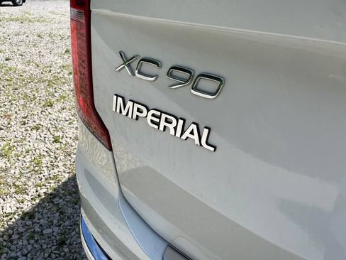 Used 2025 Volvo XC90 B5 Ultra w/ Protection Package Premier AWD/4WD image 13