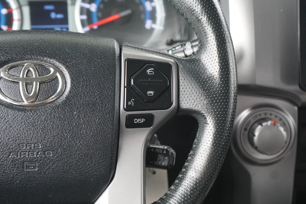 Used 2018 Toyota 4Runner SR5 AWD/4WD image 16
