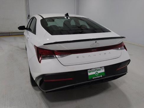 Used 2025 Hyundai Elantra Sport FWD image 6