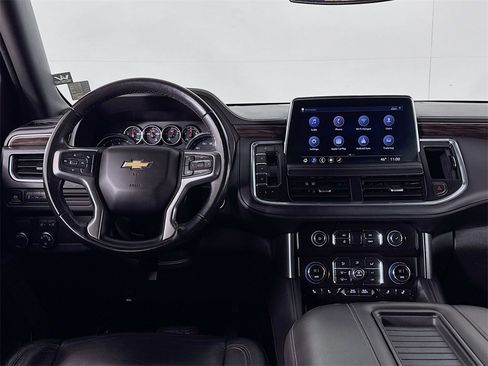 Used 2021 Chevrolet Suburban LT image 14