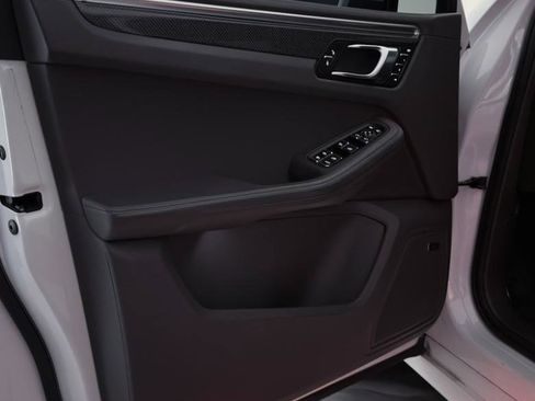 Used 2018 Porsche Macan GTS w/ Premium Package Plus image 18