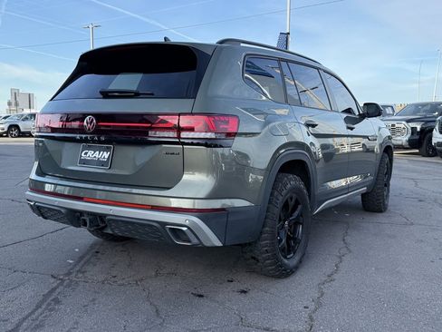 Used 2024 Volkswagen Atlas Peak Edition SE image 7