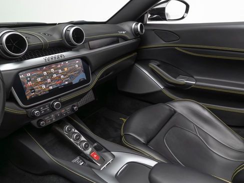 Used 2019 Ferrari Portofino image 30