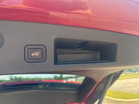 Used 2019 Chevrolet Equinox LT w/ Driver Convenience Package FWD image 13