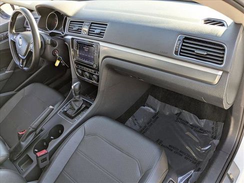 Used 2017 Volkswagen Passat 1.8T R-Line w/ R-Line Lighting Package image 19