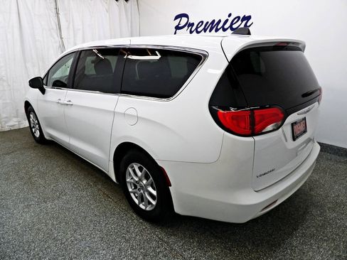Used 2021 Chrysler Voyager LX FWD image 4
