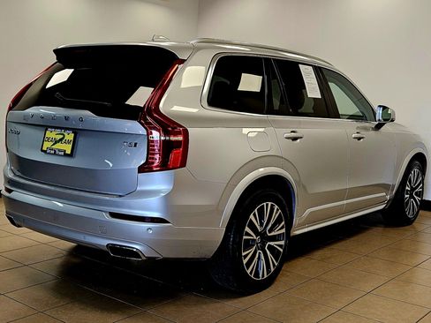 Used 2021 Volvo XC90 T6 Momentum w/ Protection Package Premier image 4