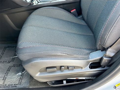 Used 2017 Chevrolet Equinox LT w/ Convenience Package AWD/4WD image 18