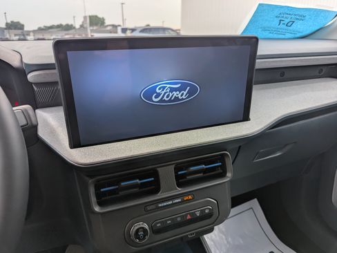 New 2025 Ford Maverick XLT w/ XLT Luxury Package FWD image 12