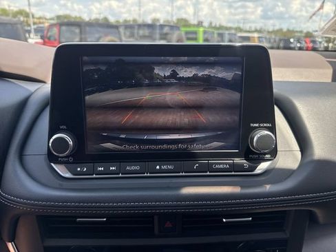 Used 2023 Nissan Rogue SV w/ SV Premium B Package FWD image 19