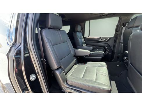 Certified 2024 Chevrolet Suburban RST w/ Luxury Package AWD/4WD image 31
