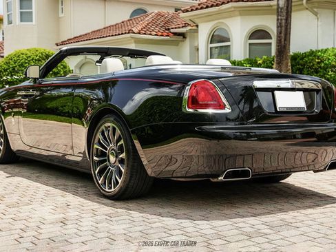 Used 2019 Rolls-Royce Dawn RWD image 4