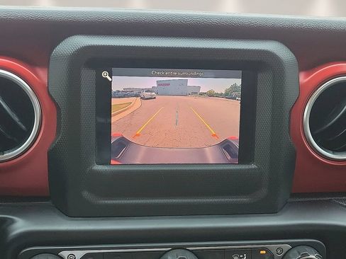 Used 2021 Jeep Gladiator Rubicon w/ LED Lighting Group AWD/4WD image 14